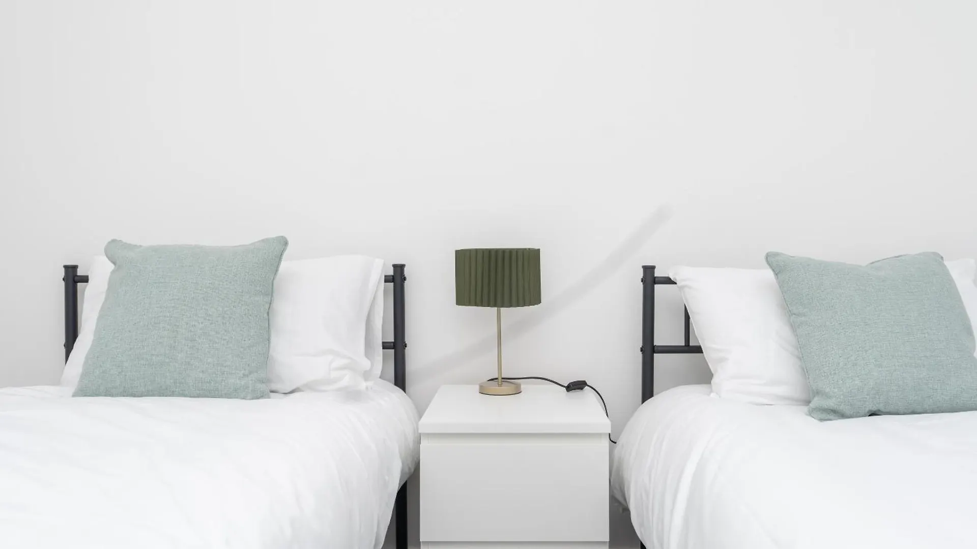 The Albany - 4Br 2Bath House Up To 7 Guests - Free Parking - Big Garden - Smart Tv - Ideal For Contractors And Family Southampton
