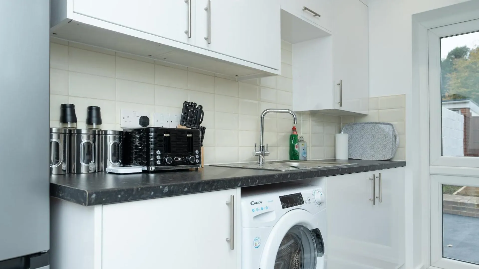 The Albany - 4Br 2Bath House Up To 7 Guests - Free Parking - Big Garden - Smart Tv - Ideal For Contractors And Family Southampton United Kingdom