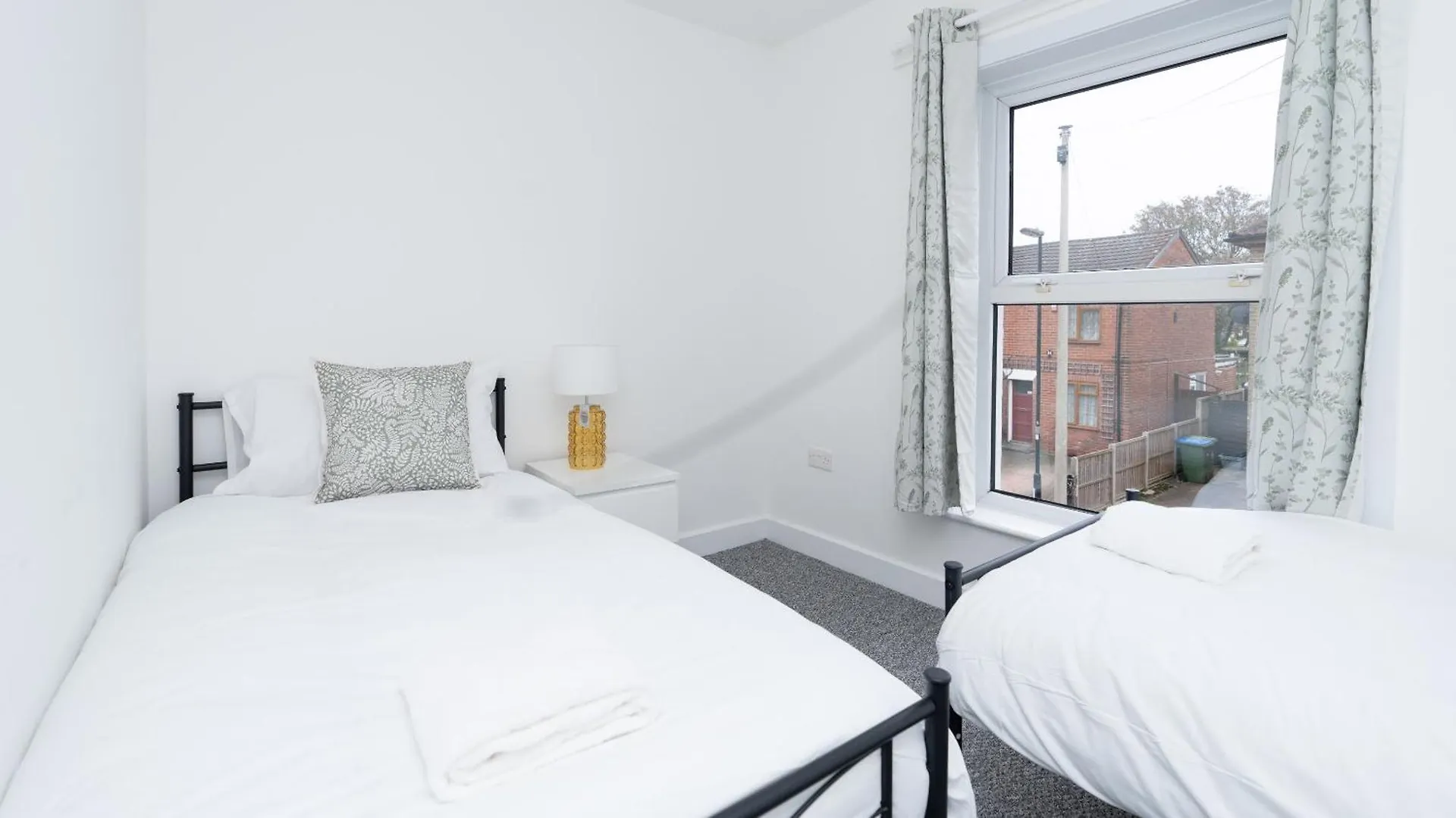 The Albany - 4Br 2Bath House Up To 7 Guests - Free Parking - Big Garden - Smart Tv - Ideal For Contractors And Family Southampton